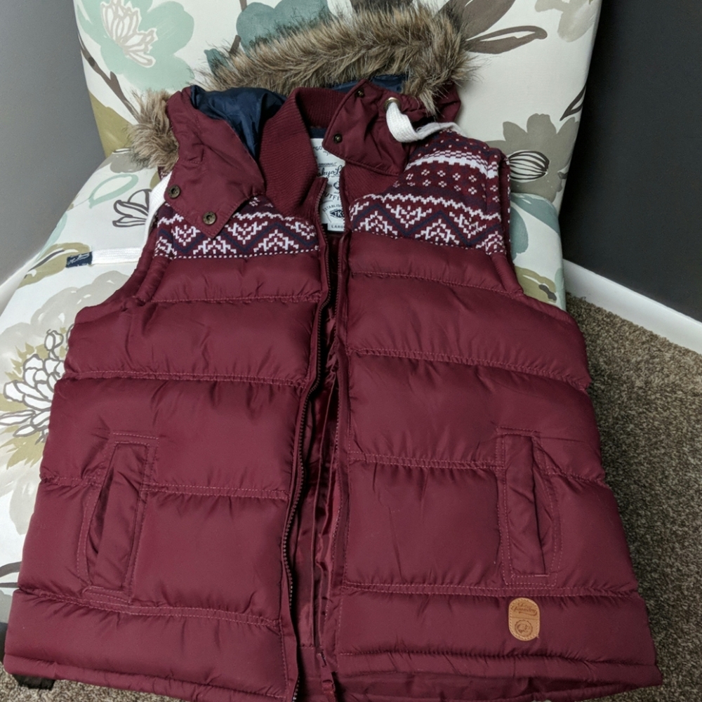 EUC wine puffy vest with fur trim hood